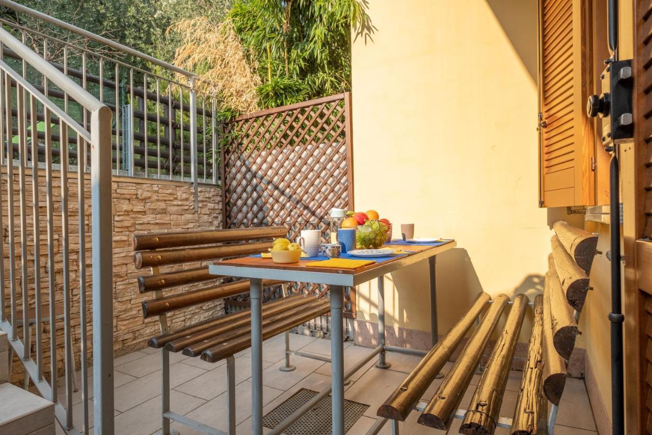 Happy Guest Apartments - Lake Panorama & Pool Riva di Solto Bagian luar foto